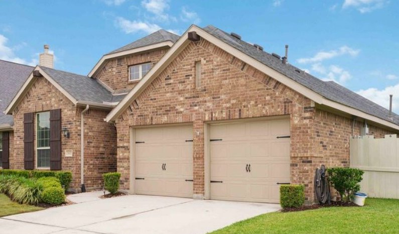 10127 Coopers Hawk Way, Conroe, TX 77385